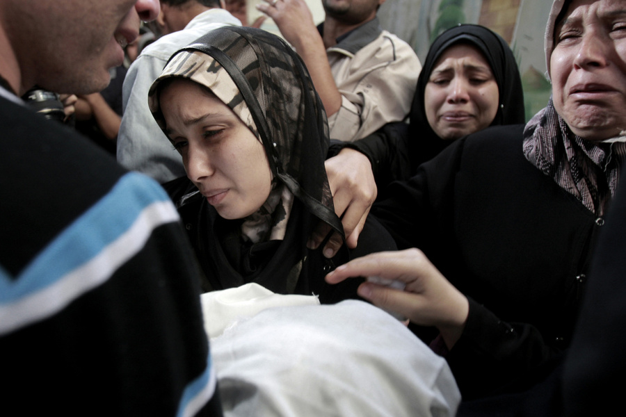 11个月大的巴勒斯坦婴儿--Ahmed Masharawi在巴以冲突中成为无辜的牺牲品，图为加沙城.jpg